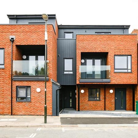 Hybrid Resi - Mitcham Close To Tooting And Wimbledon Esterno foto