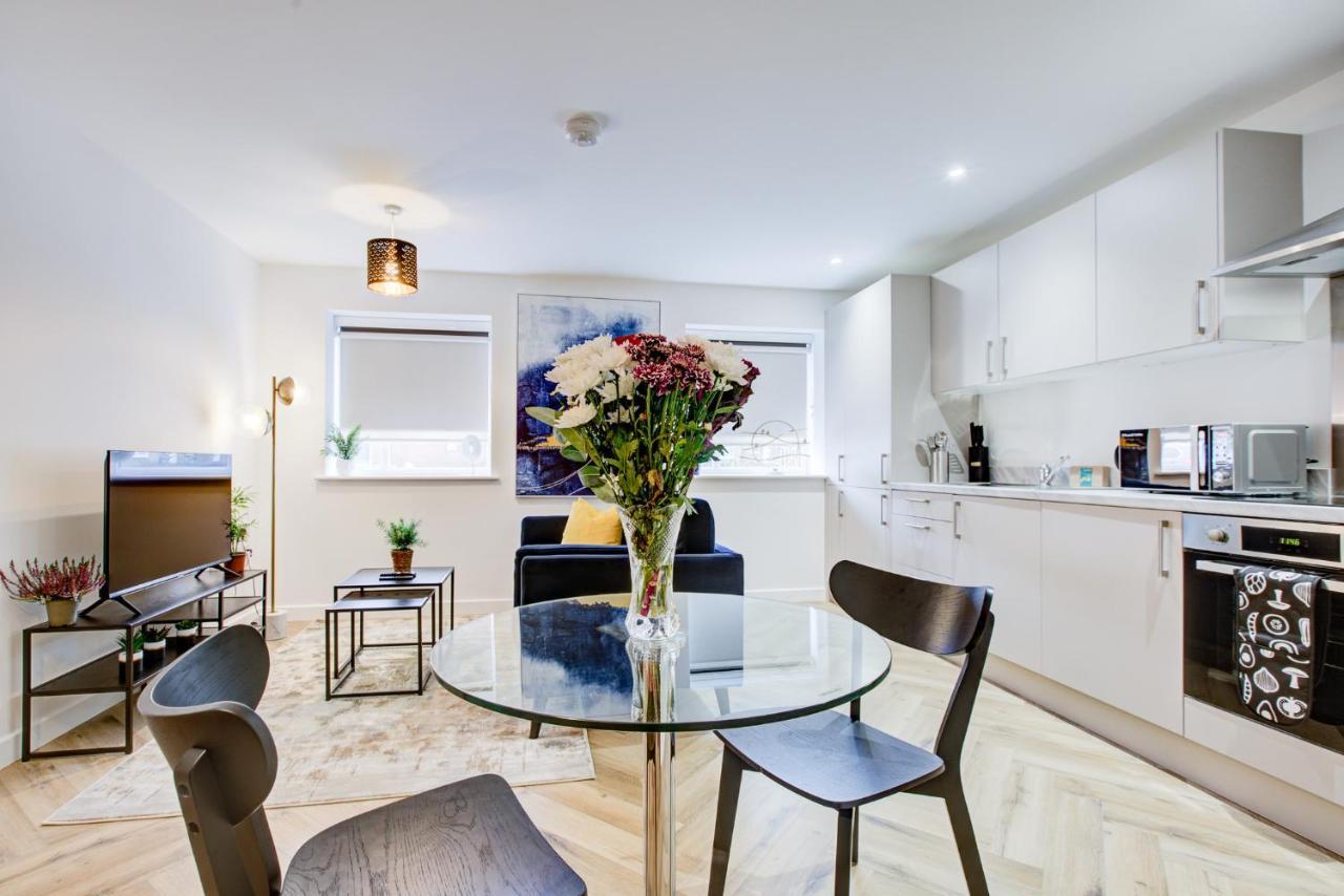 Hybrid Resi - Mitcham Close To Tooting And Wimbledon Esterno foto