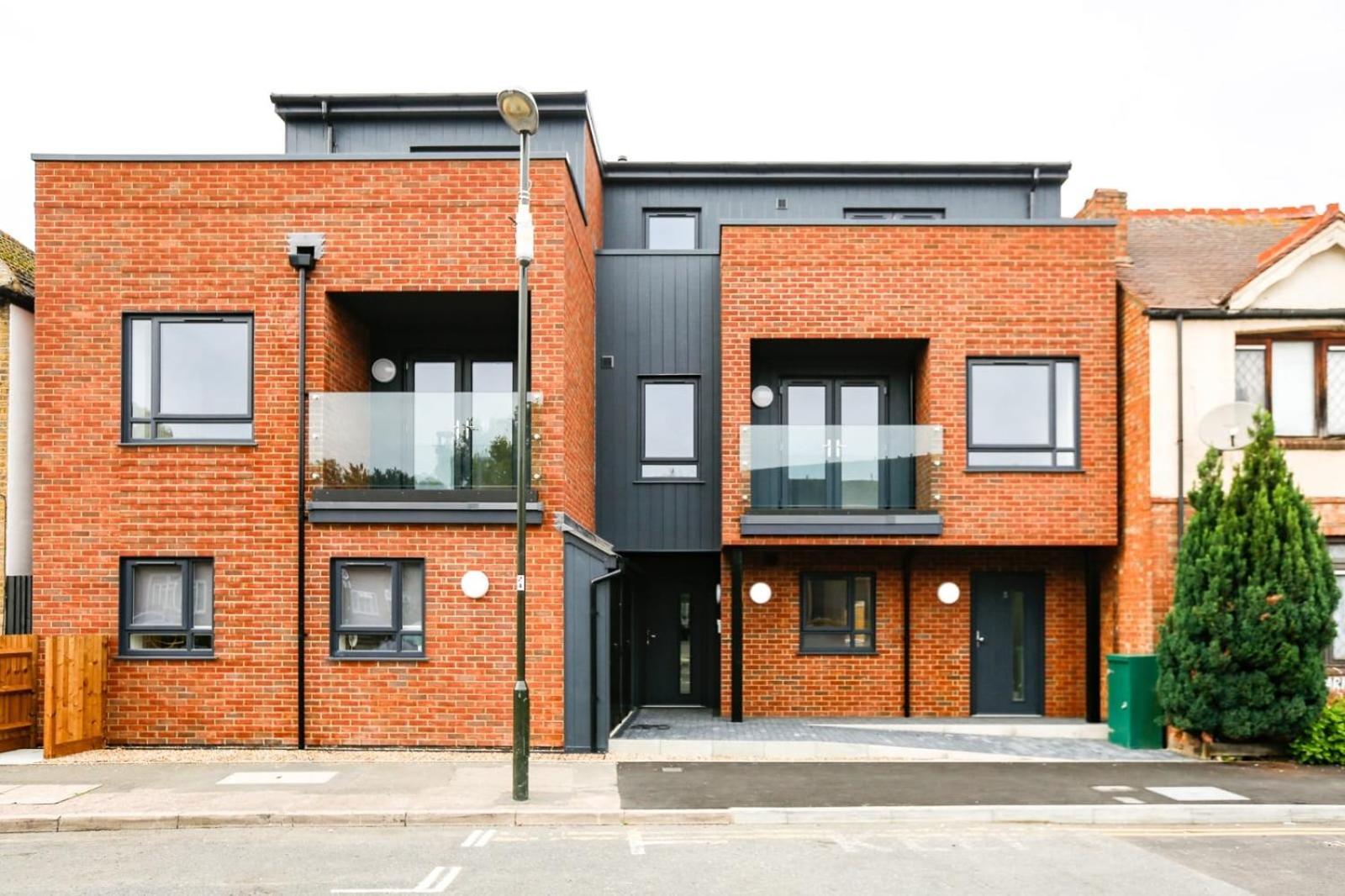 Hybrid Resi - Mitcham Close To Tooting And Wimbledon Esterno foto